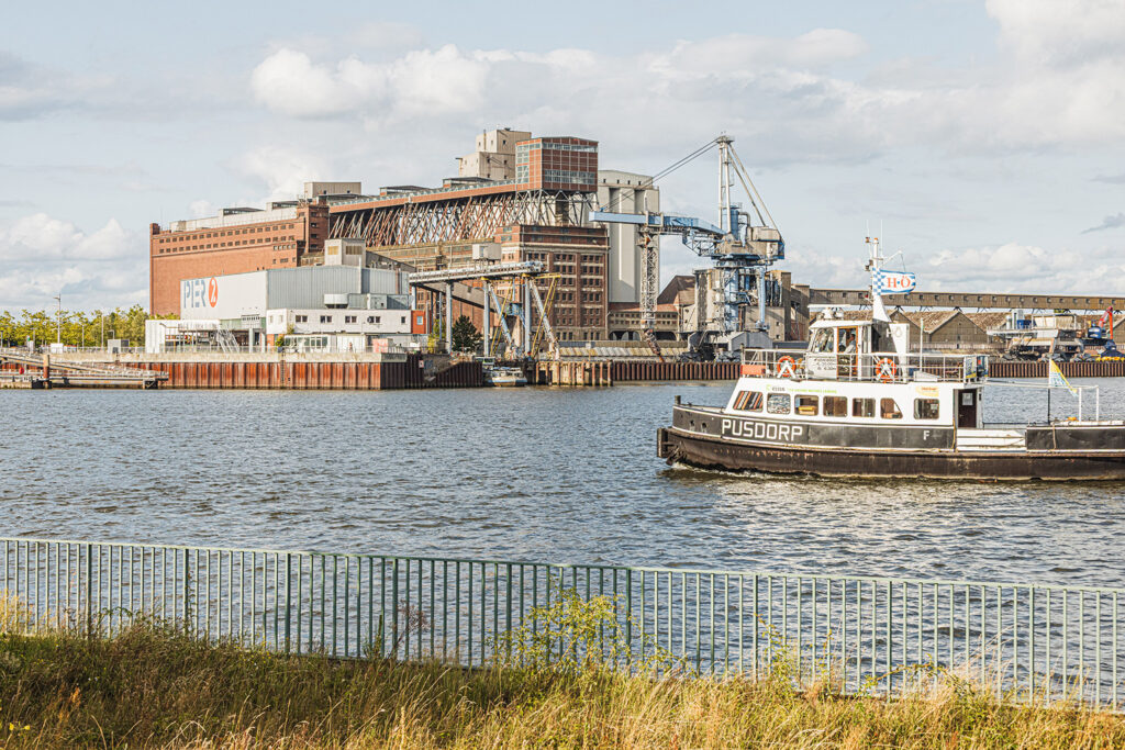 Mit dem Rad und zu Fuß von Weserufer zu Weserufer shippern!